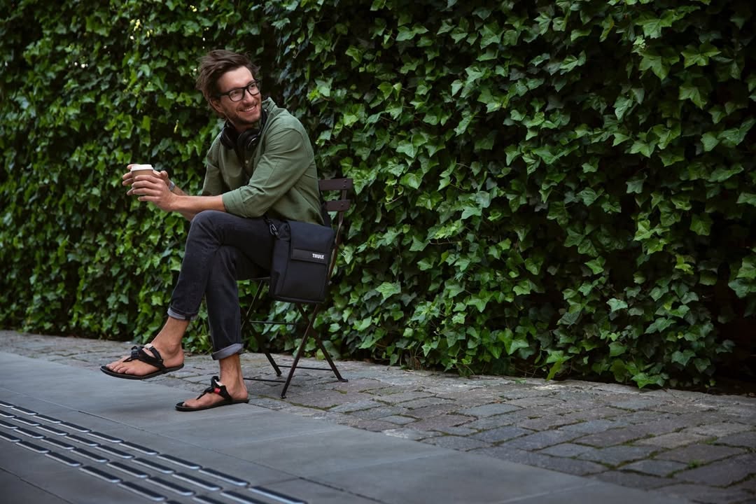 Túi đeo chéo 10.5 inch Thule Paramount crossbody bag