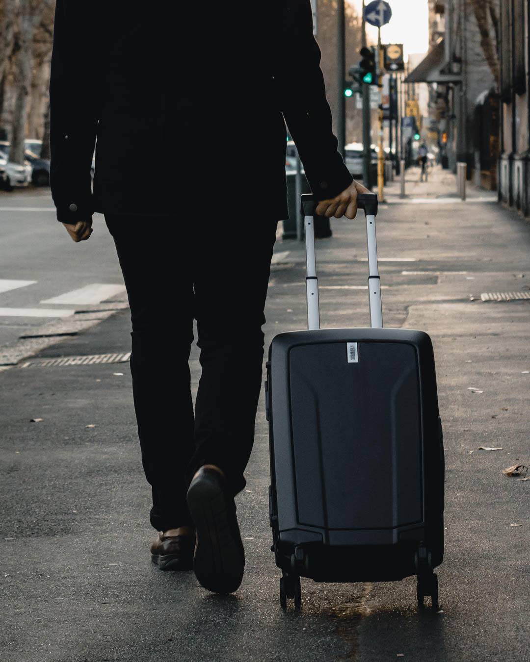 Vali xách tay Thule Revolve Spinner (Xanh dương đậm)