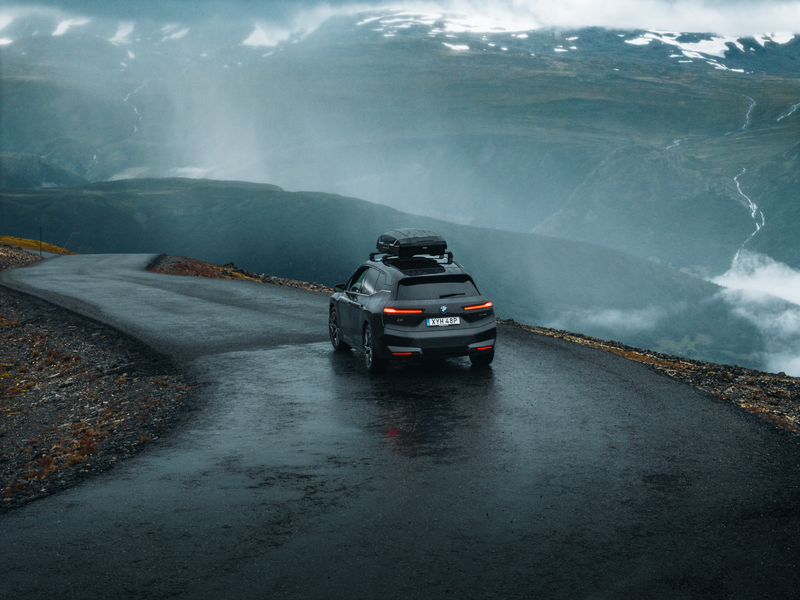 Thùng nóc ôtô Thule Motion 3 XL LOW (Đen)